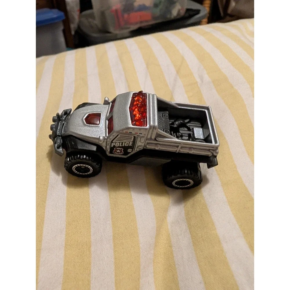 2014 Matchbox 65 Road Raider Truck Silver Police MBX Heroic Rescue 1:64 Diecast